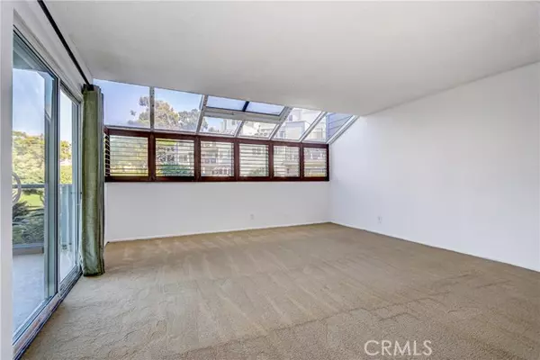 Redondo Beach, CA 90277,250 The Village #102