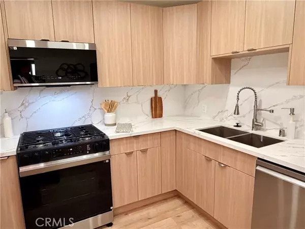 Sherman Oaks, CA 91423,4534 Lennox