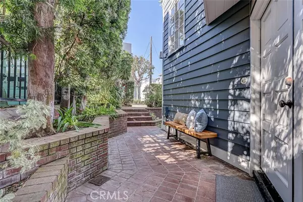 Manhattan Beach, CA 90266,2208 Grandview Avenue