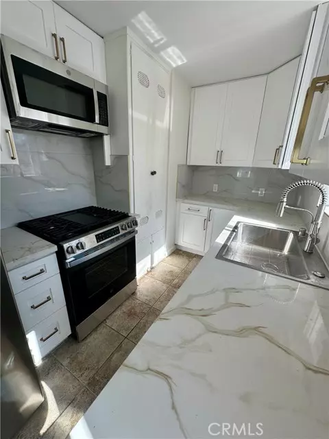 Hermosa Beach, CA 90254,933 Bayview Drive