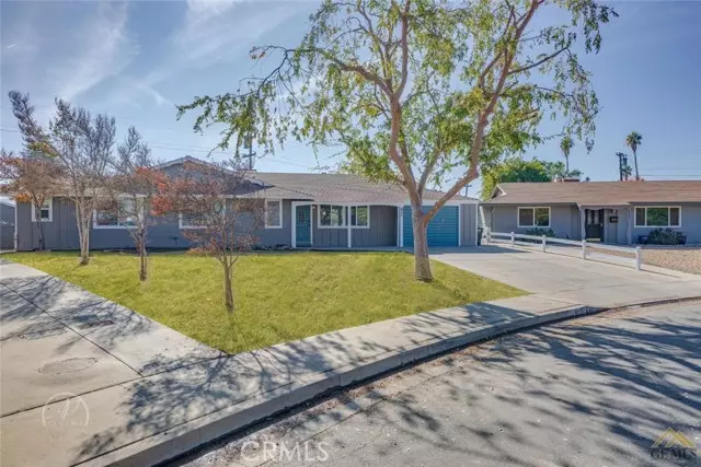 Bakersfield, CA 93309,417 Oak Fair Way