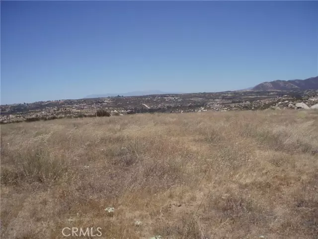 6 Avenida Sierra Rojo, Hemet, CA 92544