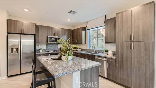 Upland, CA 91786,2021 Divine Arroyo