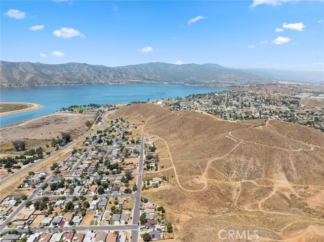 Lake Elsinore, CA 92532,1 Summit