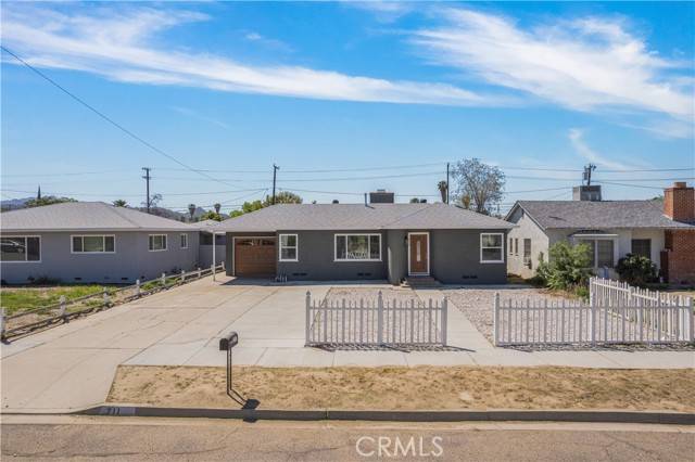 211 West Elmwood Avenue, Hemet, CA 92543