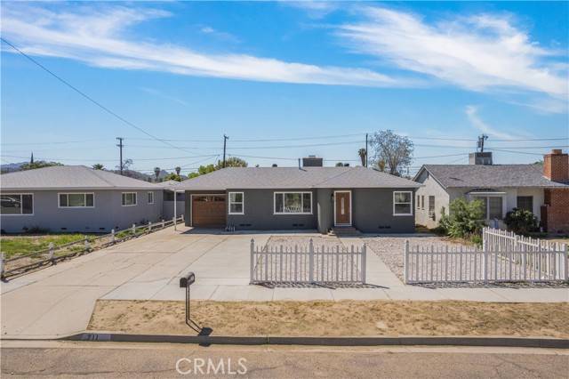 211 West Elmwood Avenue, Hemet, CA 92543