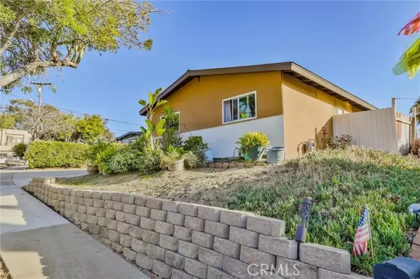 San Diego, CA 92117,4657 Chateau Place