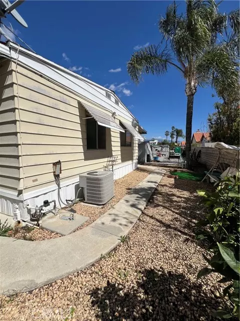 Hemet, CA 92543,725 W Thornton Ave