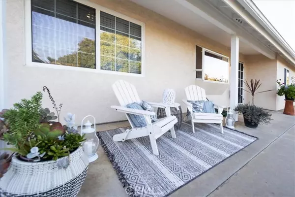 Fallbrook, CA 92028,203 Rhesa