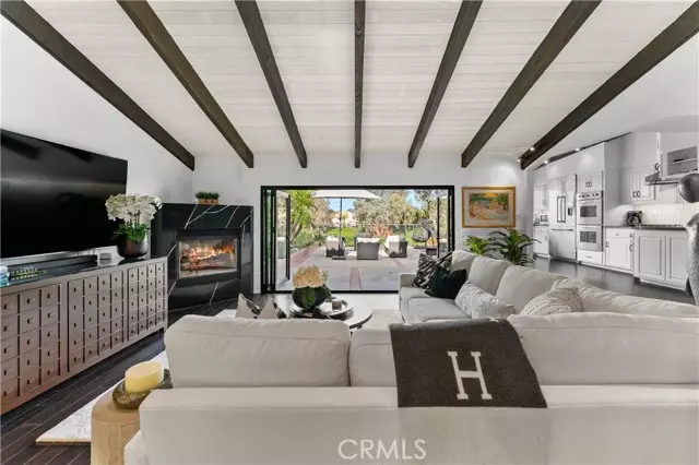 Calabasas, CA 91302,4420 Park Jazmin