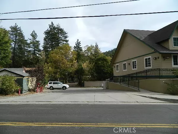 Crestline, CA 92325,23739 Lake Drive