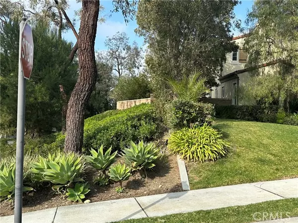 Irvine, CA 92603,37 Hedgerow