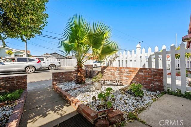 Maywood, CA 90270,5824 Heliotrope Avenue