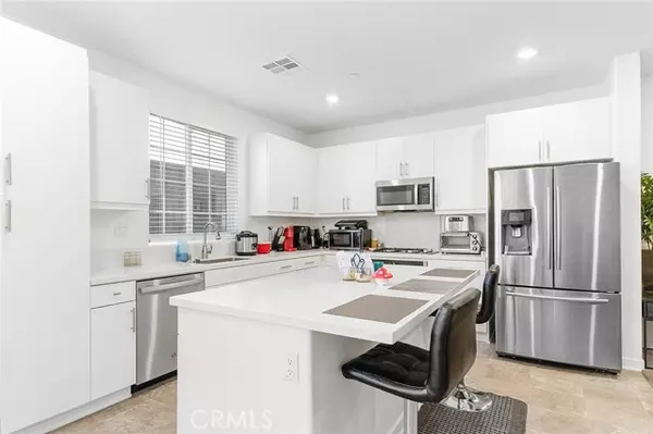 Fontana, CA 92336,16584 Poppy Seed Lane