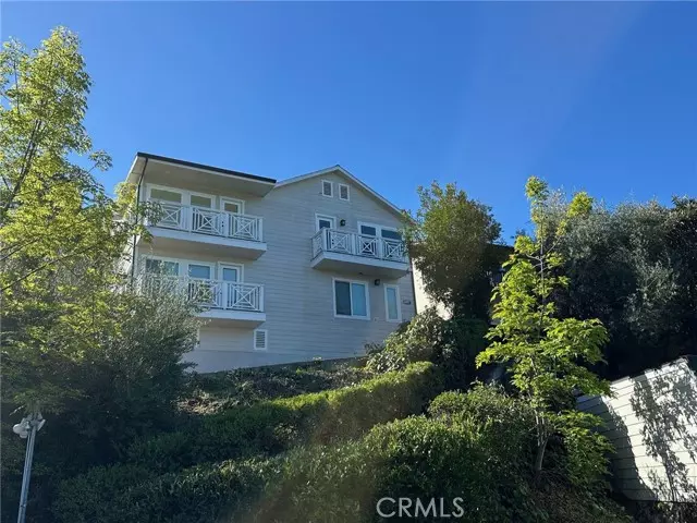 Los Angeles, CA 90068,3907 Fredonia Drive