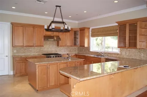 Pasadena, CA 91107,2302 Crystal Lane