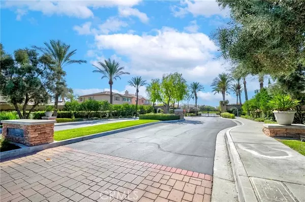 Fontana, CA 92336,15841 Snowy Peak Lane