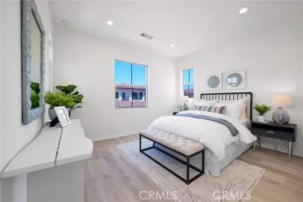 Irvine, CA 92618,216 Midvale Ln