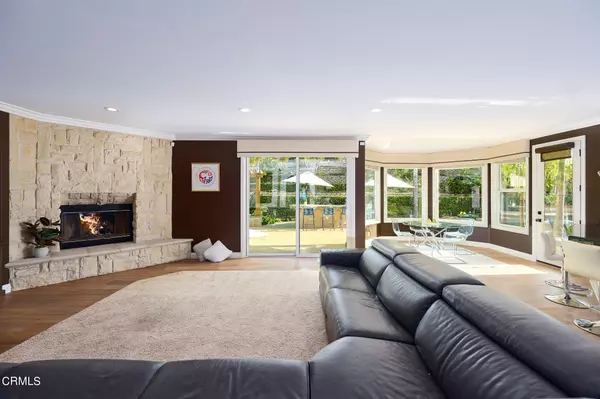 Camarillo, CA 93012,7159 Los Coyotes Place