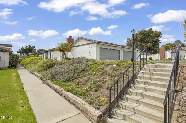 Ventura, CA 93003,1424 Zion Way