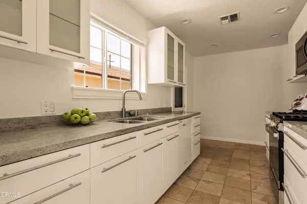 Los Angeles, CA 91403,15233 Camarillo Street