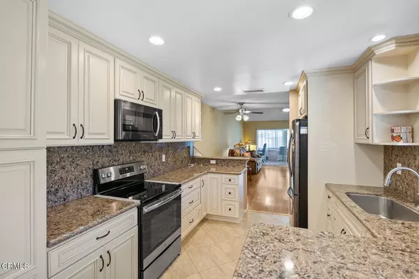 Camarillo, CA 93012,16302 Village 16