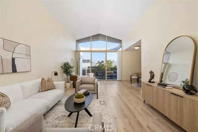 11044 Ophir Drive, Los Angeles, CA 90024