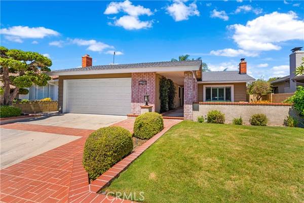 4473 Dogwood Avenue, Seal Beach, CA 90740