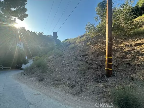 Los Angeles, CA 90065,536 Rustic Drive