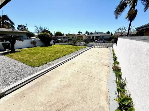 Downey, CA 90242,8231 Comolette Street