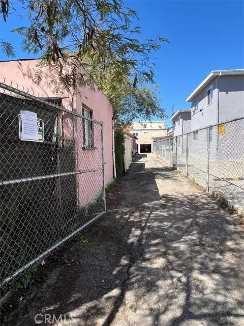 Los Angeles, CA 90065,3361 Fletcher Dr