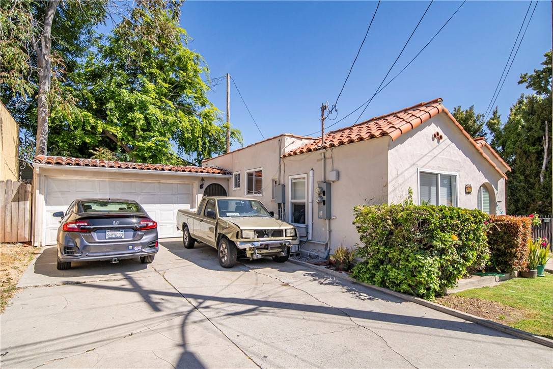 Alhambra, CA 91801,907 East Mountain View
