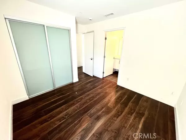 Los Angeles, CA 90038,6016 West Beachwood Lane