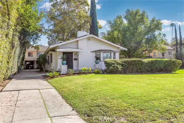 1562 North Lake Avenue, Pasadena, CA 91104