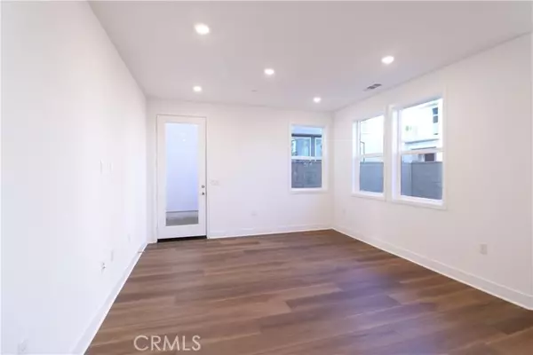 Irvine, CA 92618,418 Lobata