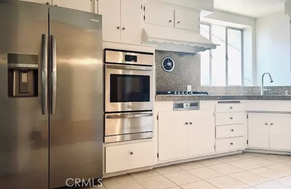8954 Chimineas Avenue, Northridge, CA 91325