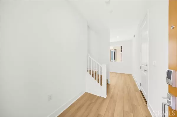 Irvine, CA 92618,470 Lobata