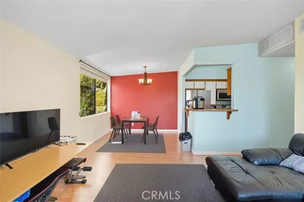 15455 Sherman Way, Van Nuys, CA 91406