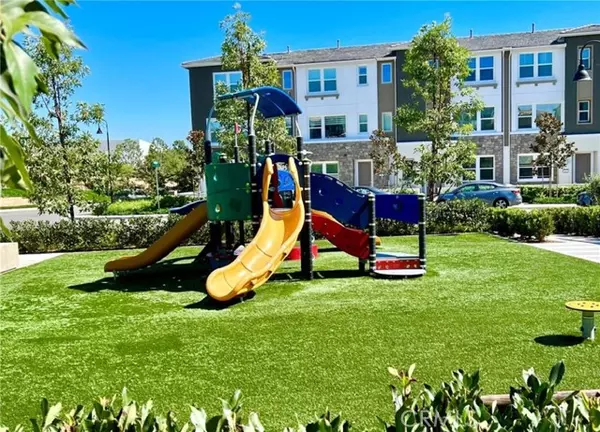 Lake Forest, CA 92630,319 Carmona