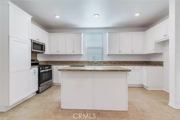Riverside, CA 92507,20046 Red Rock Avenue
