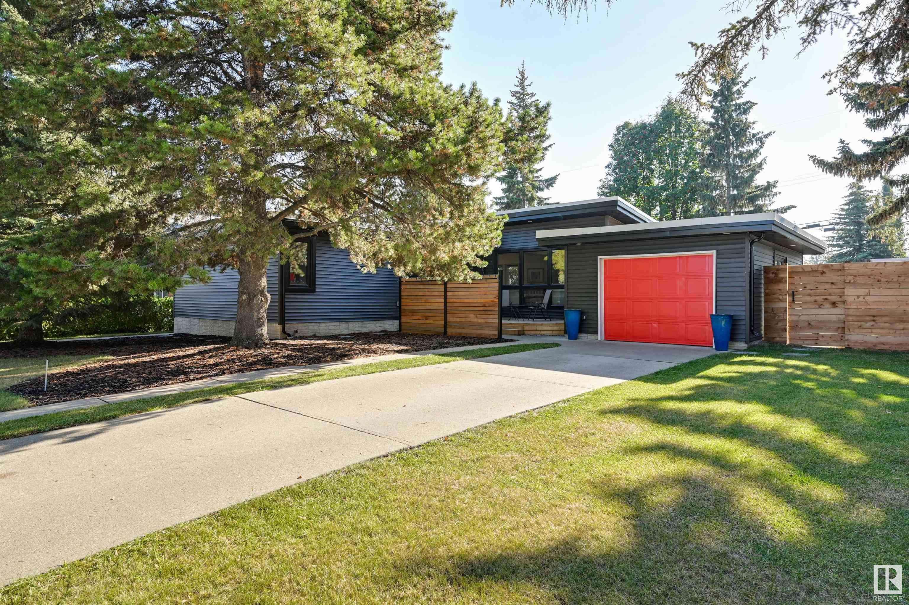 14207 80 AV NW, Edmonton, AB T5R 3K1