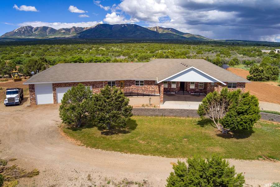 422 S CREEK RD, Monticello, UT 84535