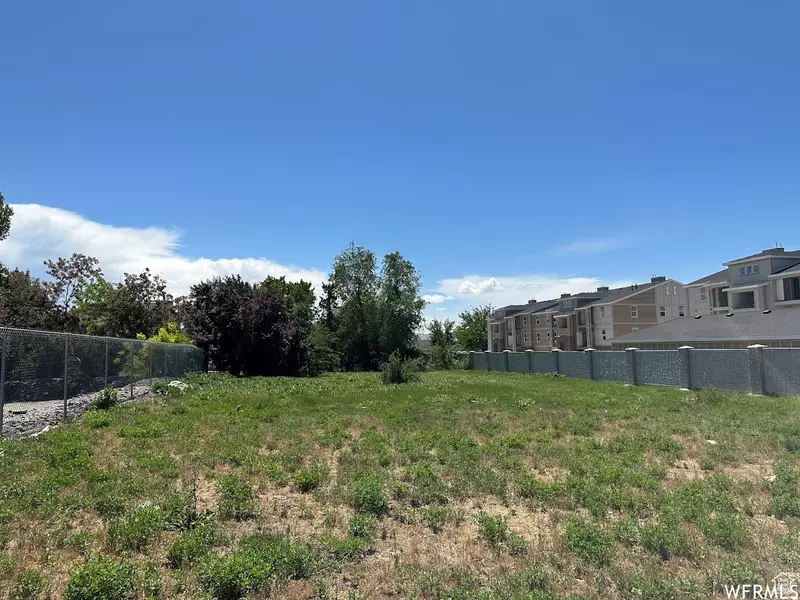 1557 W ANTELOPE DR, Syracuse, UT 84075