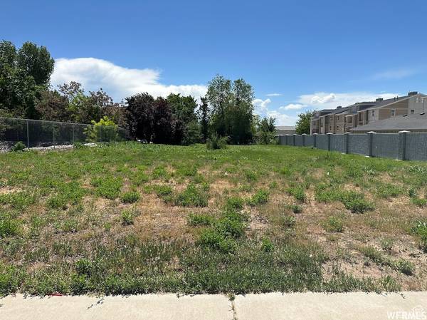 1557 W ANTELOPE DR, Syracuse, UT 84075