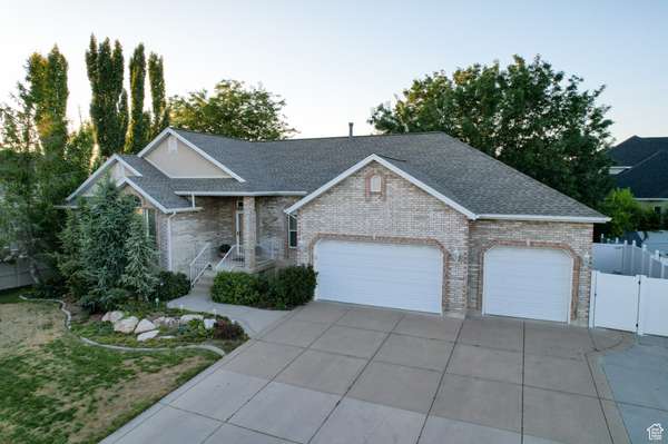 790 W 2525 S, Syracuse, UT 84075