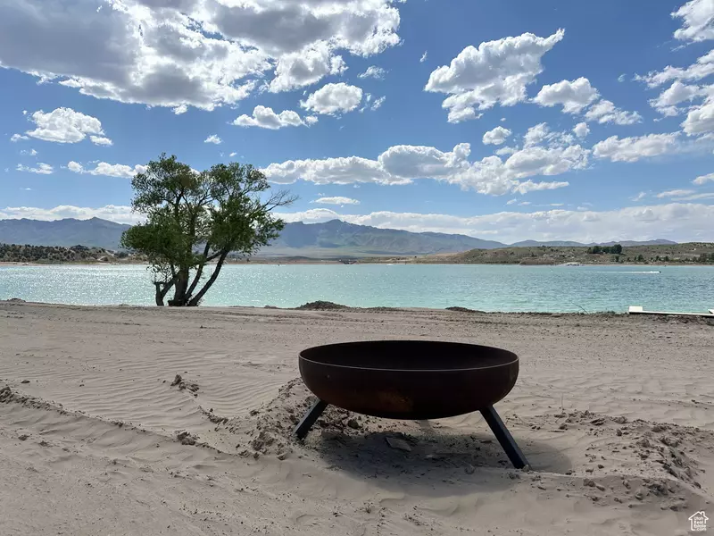 9373 W LAKESIDE CIR S #16, Levan, UT 84639