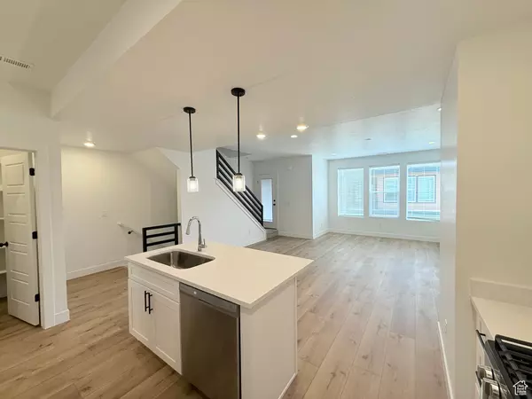 Sandy, UT 84070,132 E CHAMBORD CT E