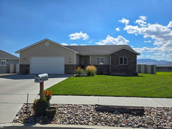 720 S HILLCREST LOOP, Malad City, ID 83252