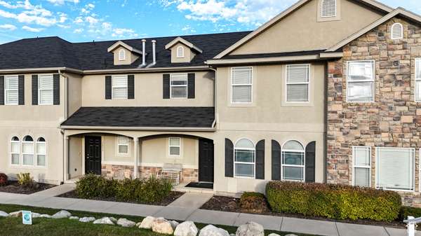 West Jordan, UT 84081,7832 S COOL WATER WAY W