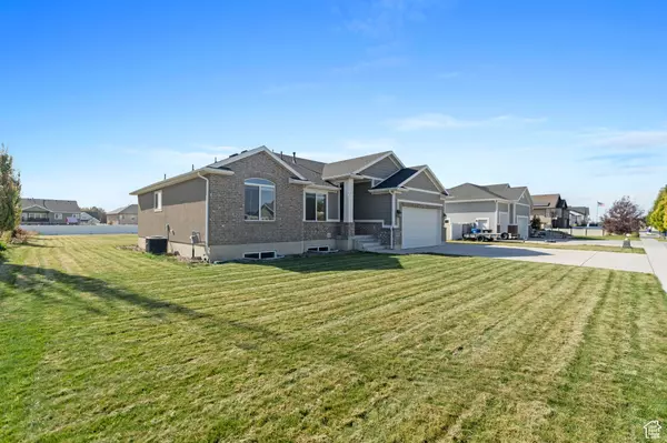 Farr West, UT 84404,2717 W 3375 N